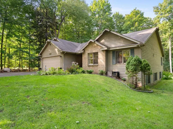 9702 Echo Valley Dr, Traverse City, MI 49685