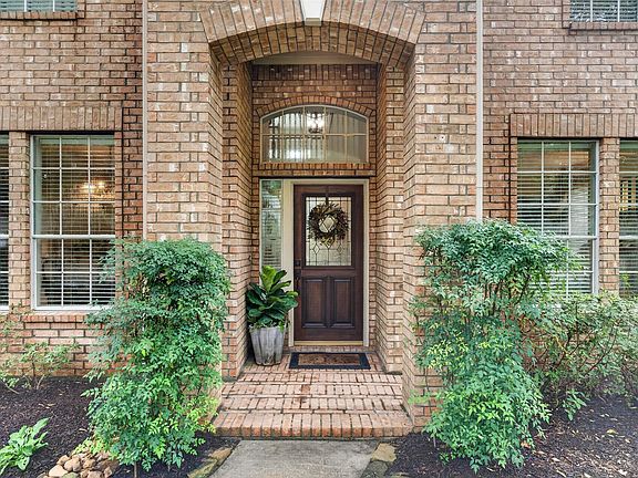 3rd image of 30 Murmuring Creek Pl