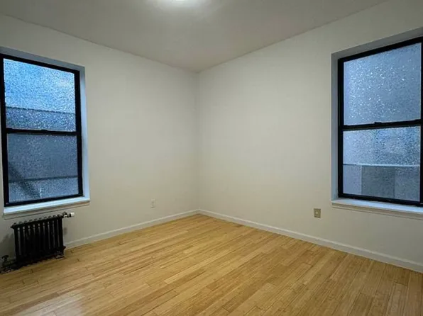 838 Riverside Drive image 3 of 9