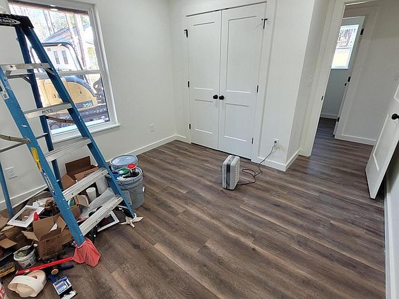 4th image of 1028 Cove Dr