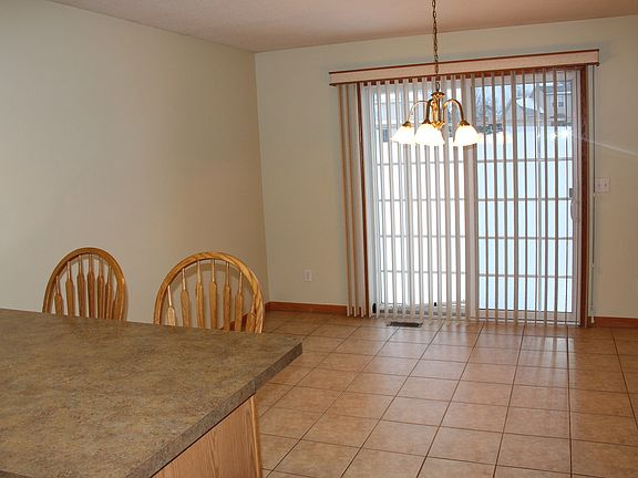 5th image of 548 Hollyberry Ln