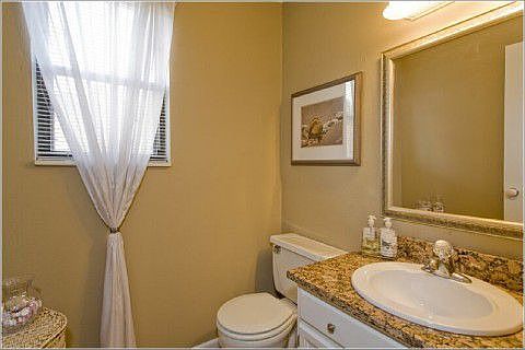 Main Floor Bath with Granite!