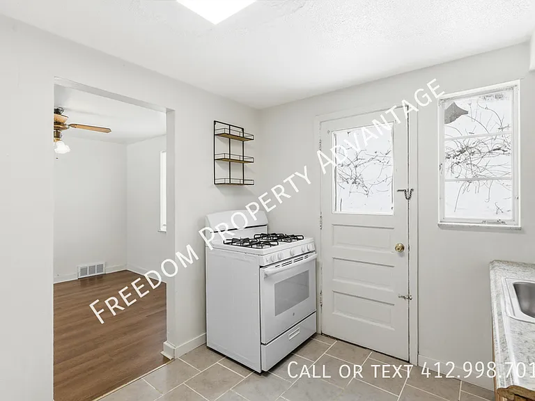 3396 Columbia Dr — Photo 6
