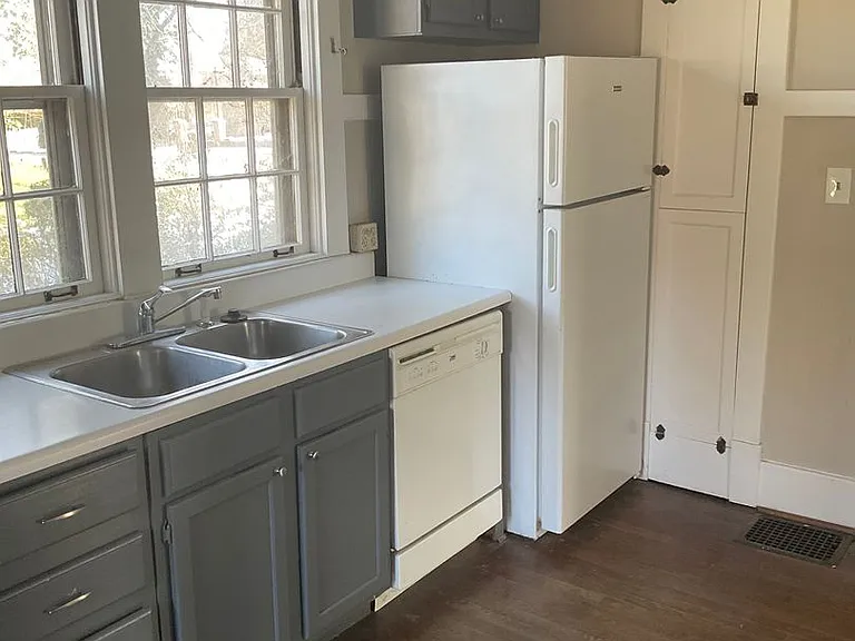 438 S Margin St — Photo 19