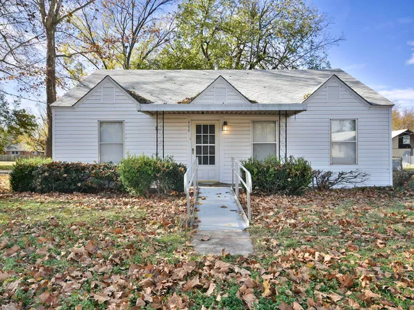 402 N Main St, Terral, OK 73569