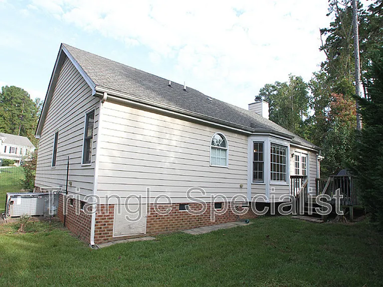 6004 Sweden Dr — Photo 11