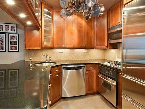 3rd image of 130 W 79th St APT 14D