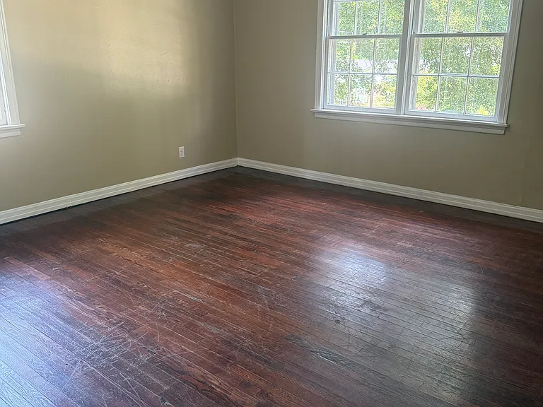 1607 Thirtyfirst St — Photo 5