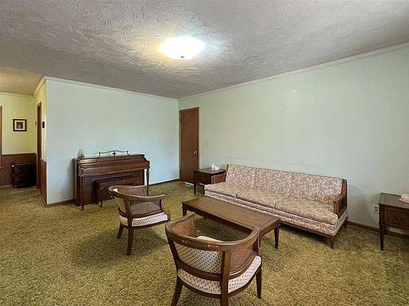 3rd image of 808 W Ute Ave