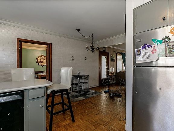 3rd image of 511 Oakwood Ln