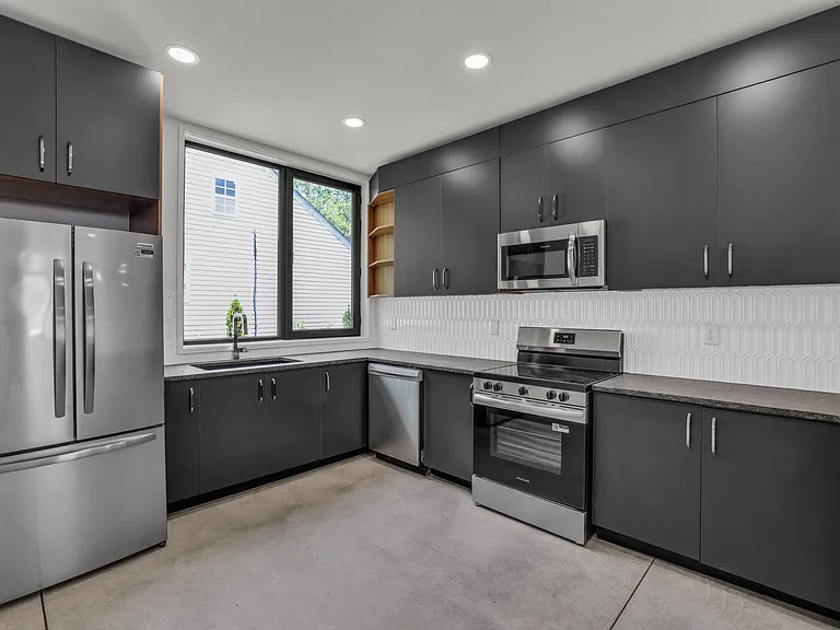 2227 Bailey Ave — Photo 7