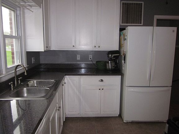 4th image of 1511 S Lewis St