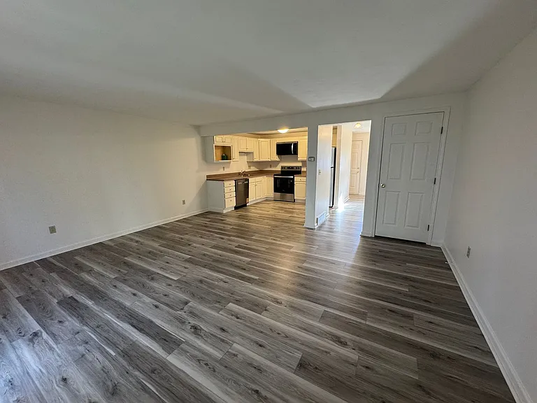 323 Gillespie Ave — Photo 9