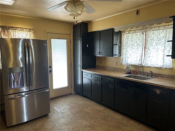 2nd image of 527 Green St