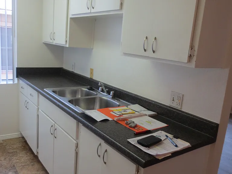 1833 N Kingsley Dr #5 — Photo 4