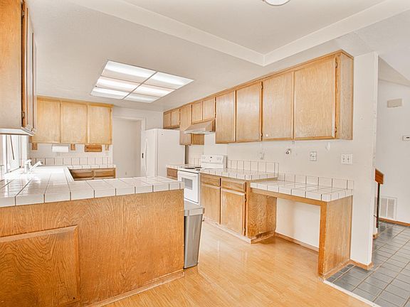 4th image of 1170 Devlin Court