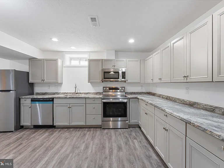217 Bridgewater Dr — Photo 6