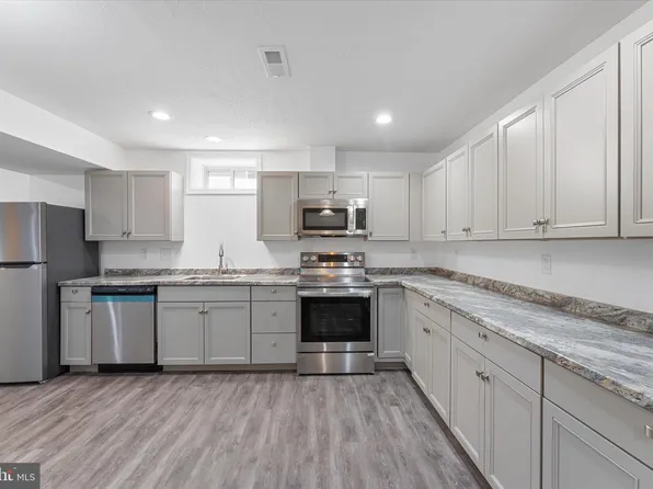 217 Bridgewater Dr, Stephens City, VA 22655