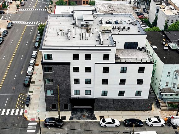 3rd image of 425 Avenue C #504