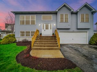 1000 Dewey St, Harvard, IL 60033