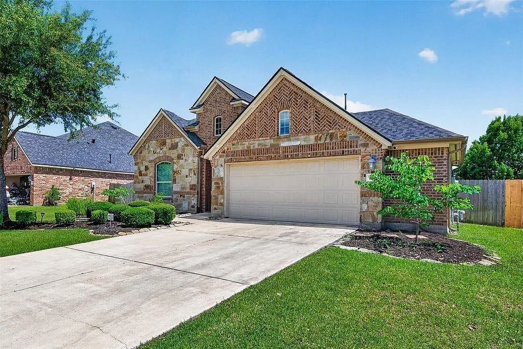 3 bed, 2.0 bath, 2125 sqft, $2,395 — Photo 3