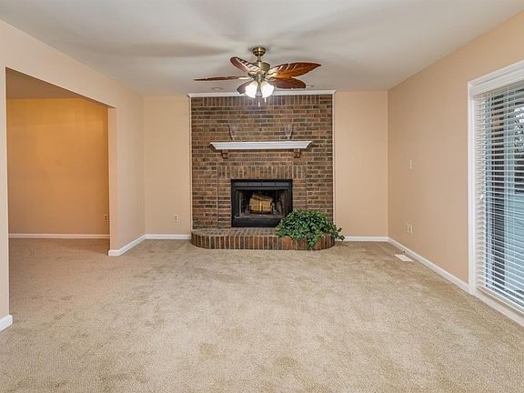 4th image of 925 Springwood Ct