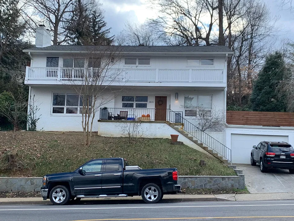 3800 Lorcom Ln