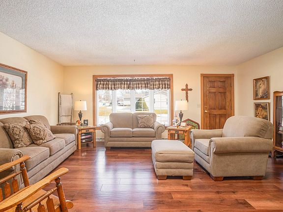 3rd image of 96 Corliss Ave
