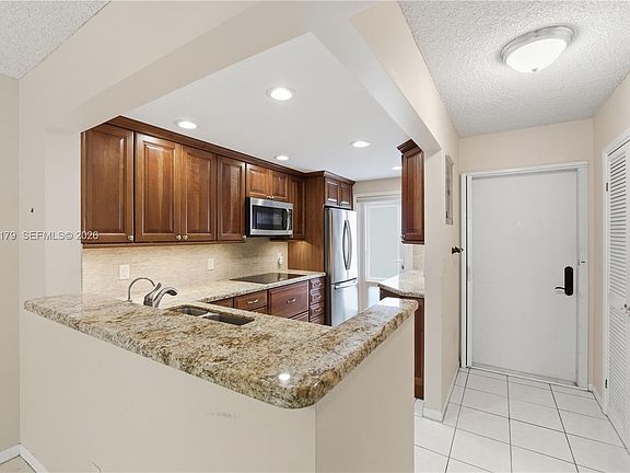 2nd image of 2350 NE 14th Street Cswy APT 507