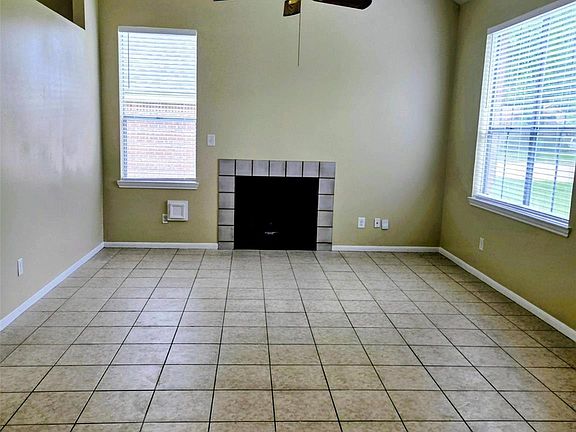 3rd image of 30435 Arborg Dr