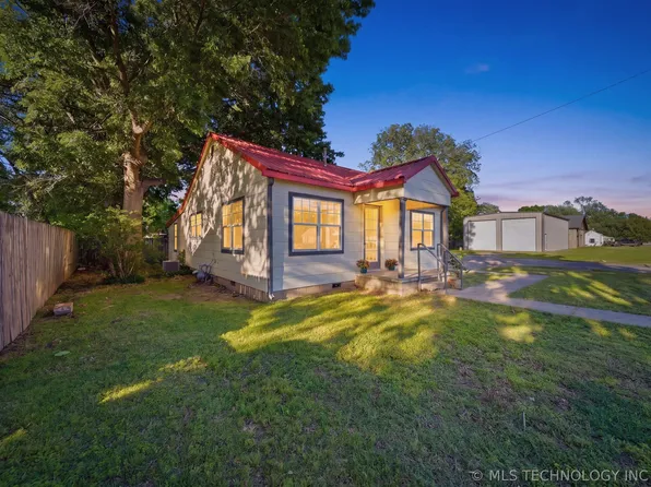 320 E Gentry Ave, Checotah, OK 74426