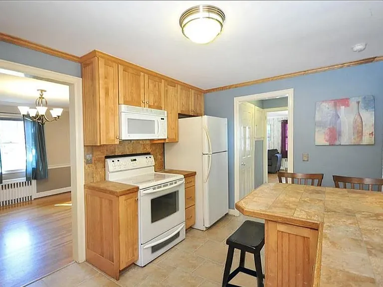 120 Caya Ave — Photo 6