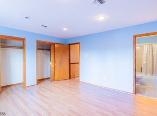 979 Valley St #979, Vauxhall, NJ 07088