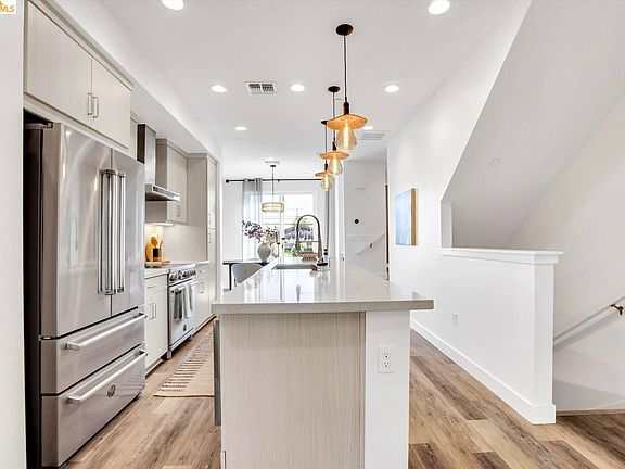 5th image of 2229 Myrtle St