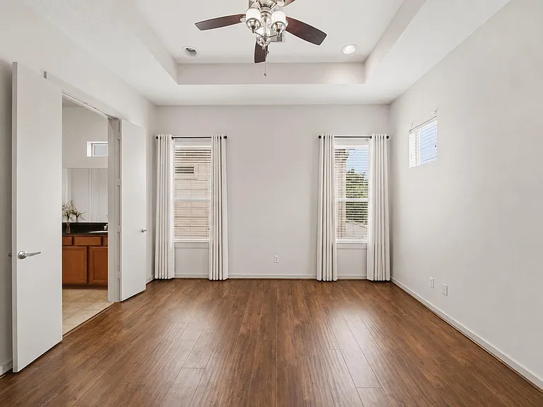 4036 Center St — Photo 17
