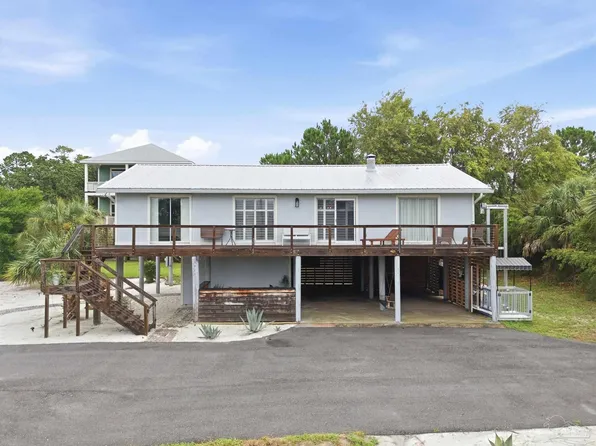 1038 Magnolia Ln, Gulf Breeze, FL 32563