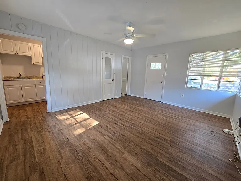 612 N East Ave — Photo 4