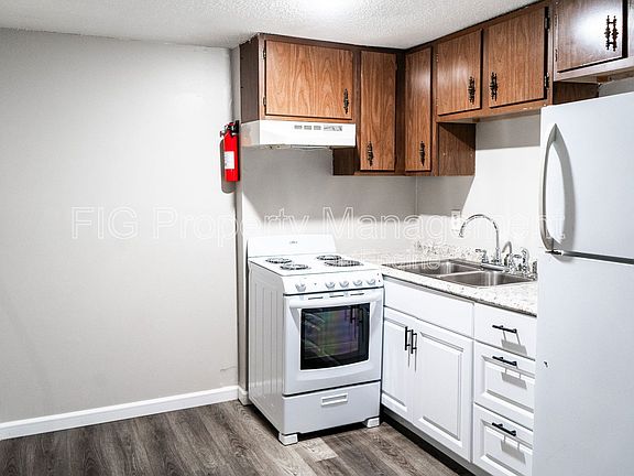 2nd image of 707 W Race St #6