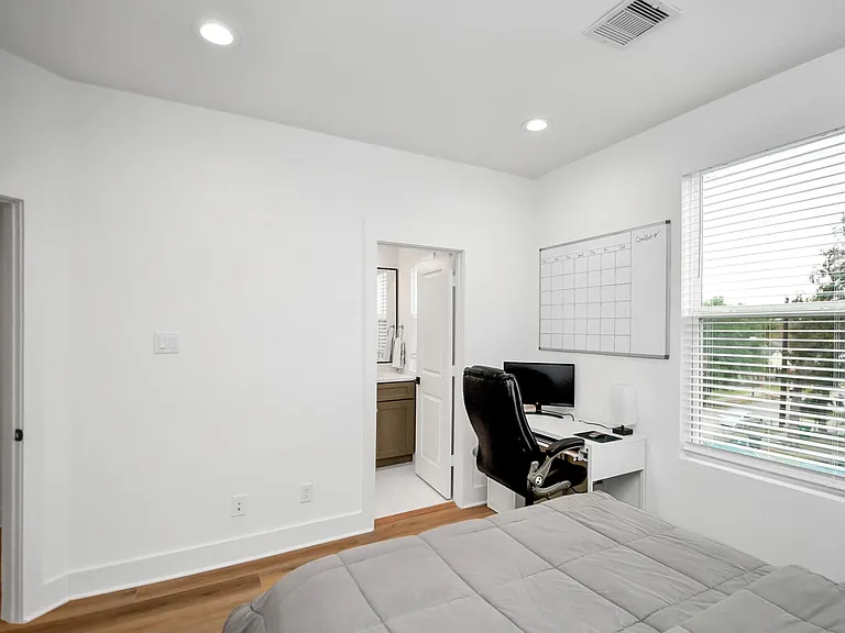 2015 Cochran St — Photo 33