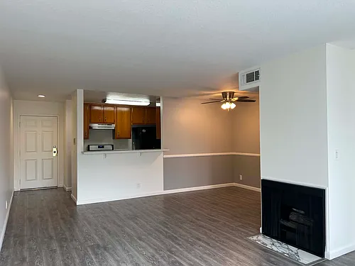 14615 Burbank Blvd #201 Photo 1