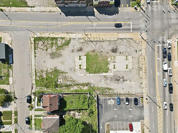 3rd image of 8920 Fenkell St