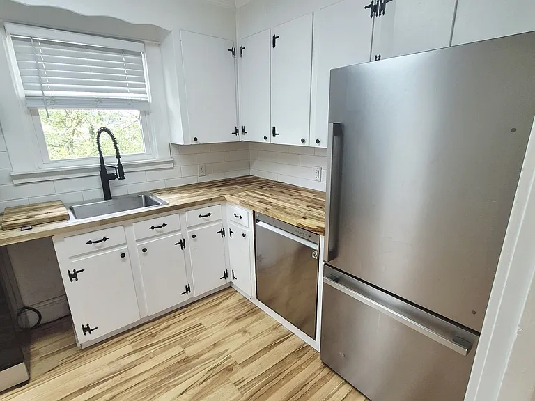 110 Phelps Rd #B — Photo 4