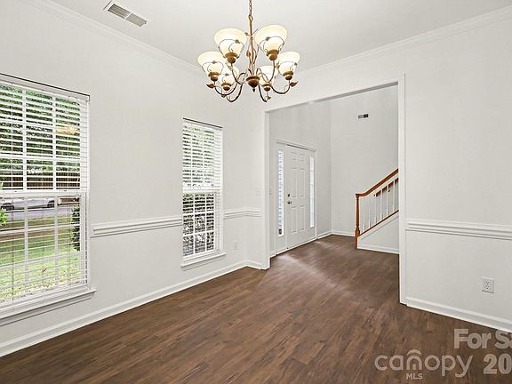 3rd image of 139 Northland Ave
