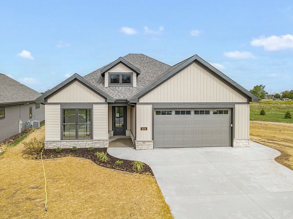 1st image of 1624 N Honeysuckle Cir