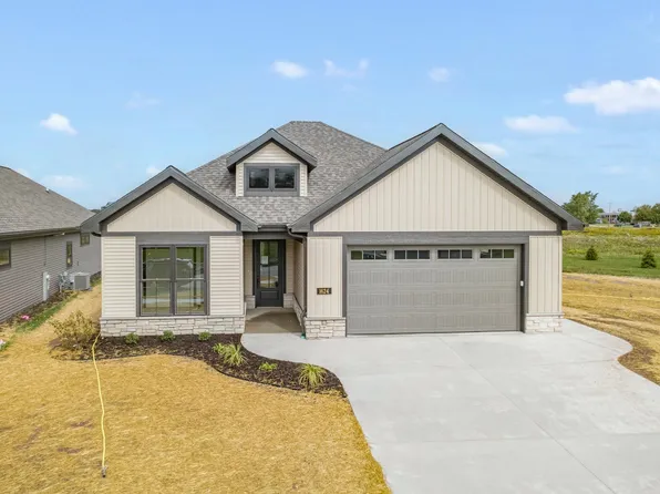 1624 N Honeysuckle Cir, De Pere, WI 54115