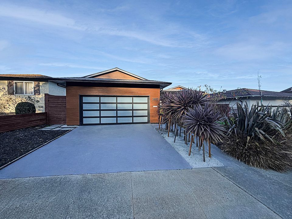 1st image of 2800 Oakmont Dr