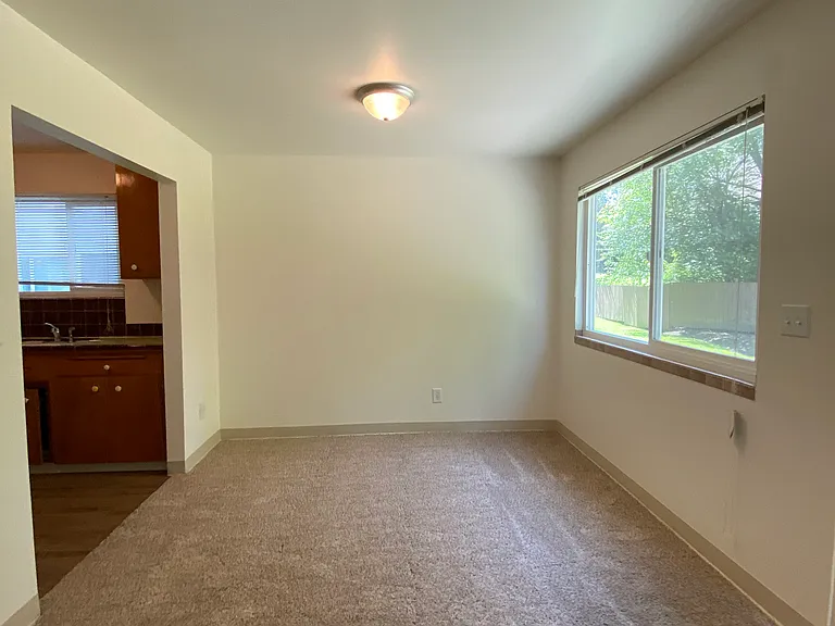 4603 40th Ave NE #1/2 — Photo 5