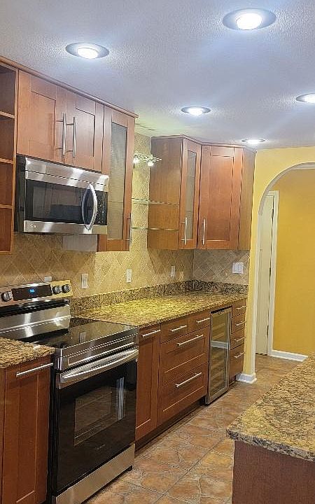 1st image of 825 E Henry Clay St APT 104