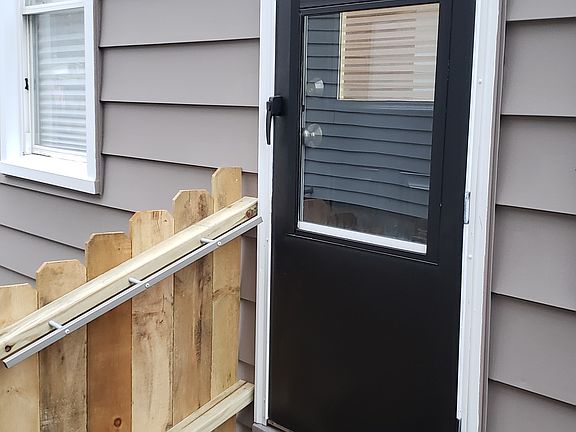 3rd image of 1272 Southlyn Dr
