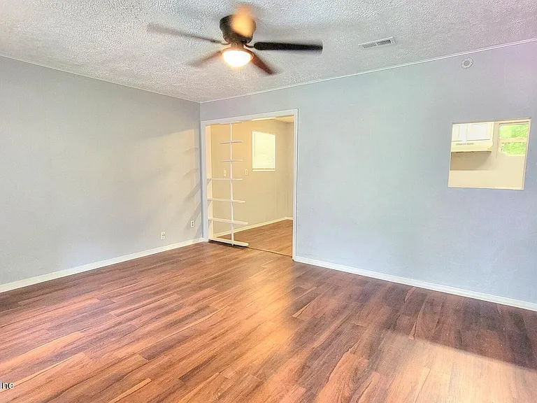 9348 Culpeper Ave — Photo 3
